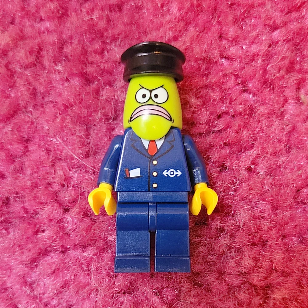 LEGO Bus Driver from SpongeBob Squarepants Series - Picture 2 of 3